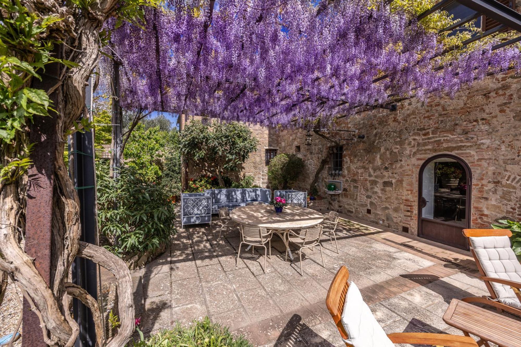 In The Historical Village With Garden Pienza, Siena * Monticchiello